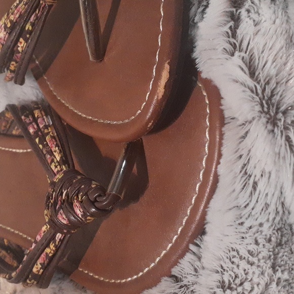 Womens Size 10 Sandals Flip flips brown leather + floral pattern - Picture 3 of 5